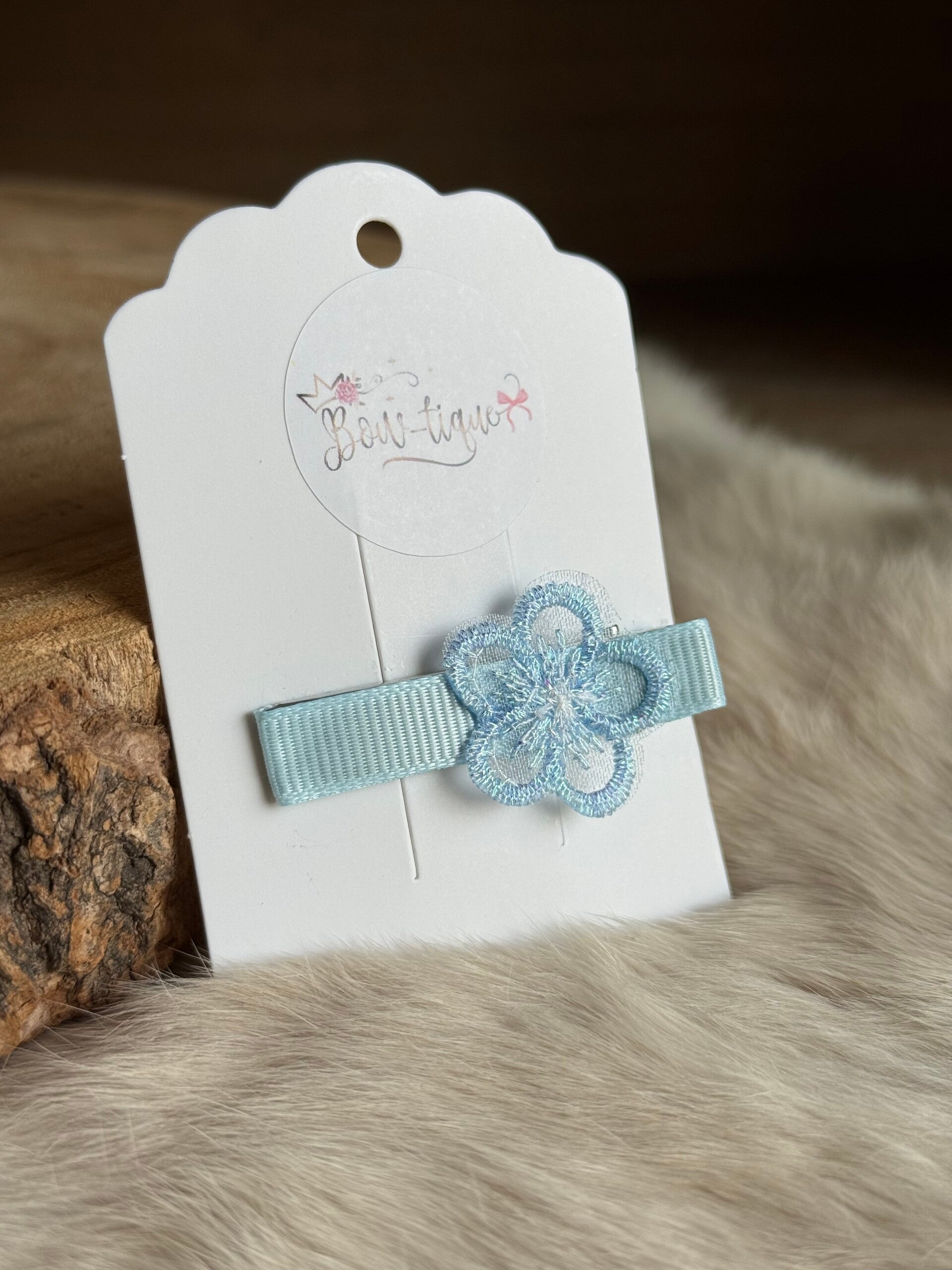 Alligatorclip met bloemetje Lichtblauw