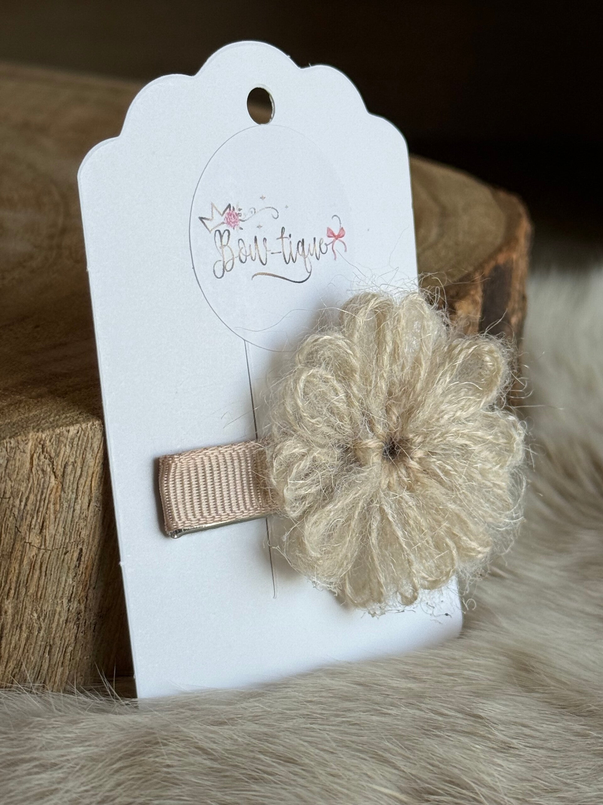 Speldje bloem Axelle Sandstone