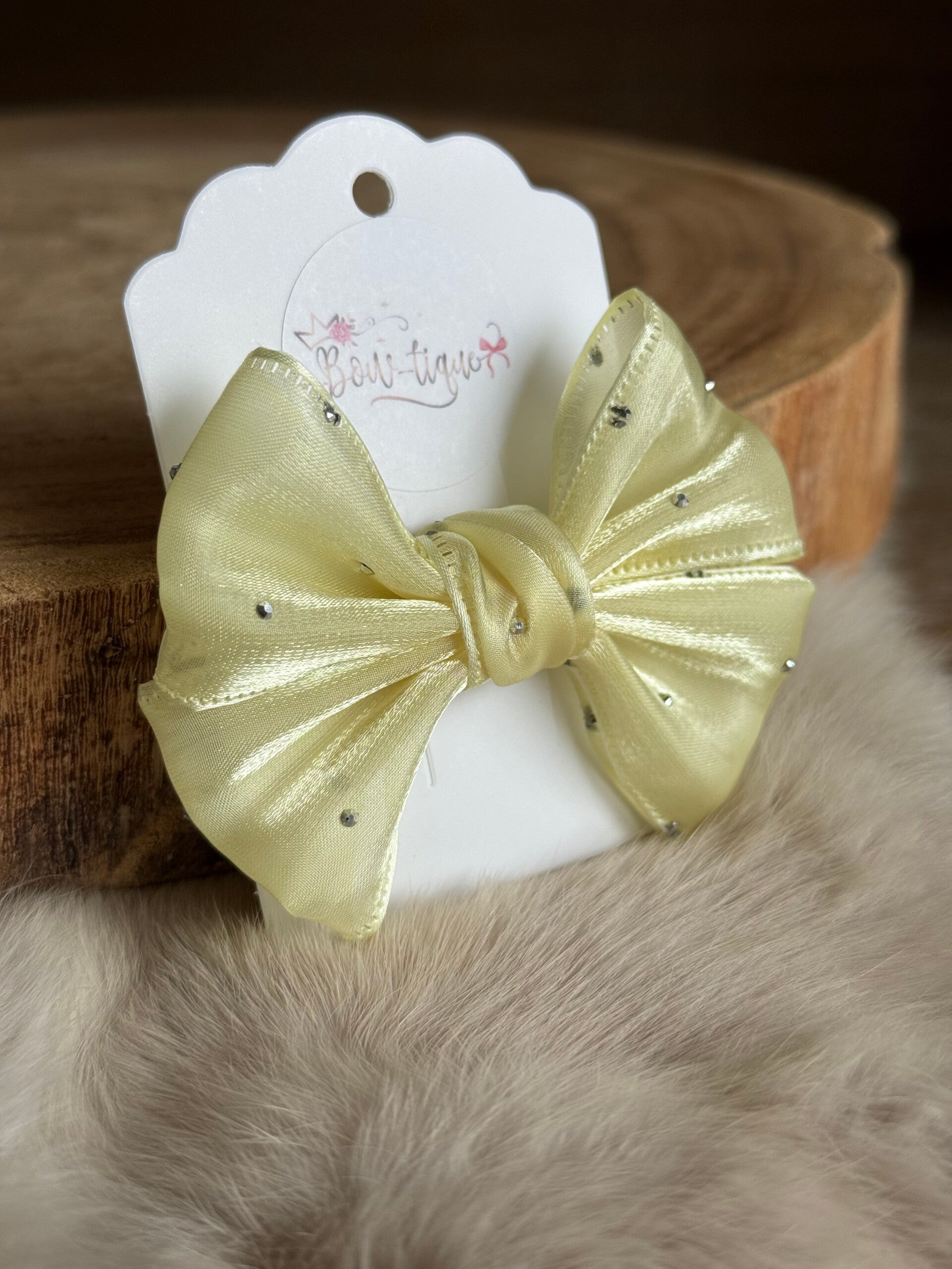 Organza studs Maë Lichtgeel