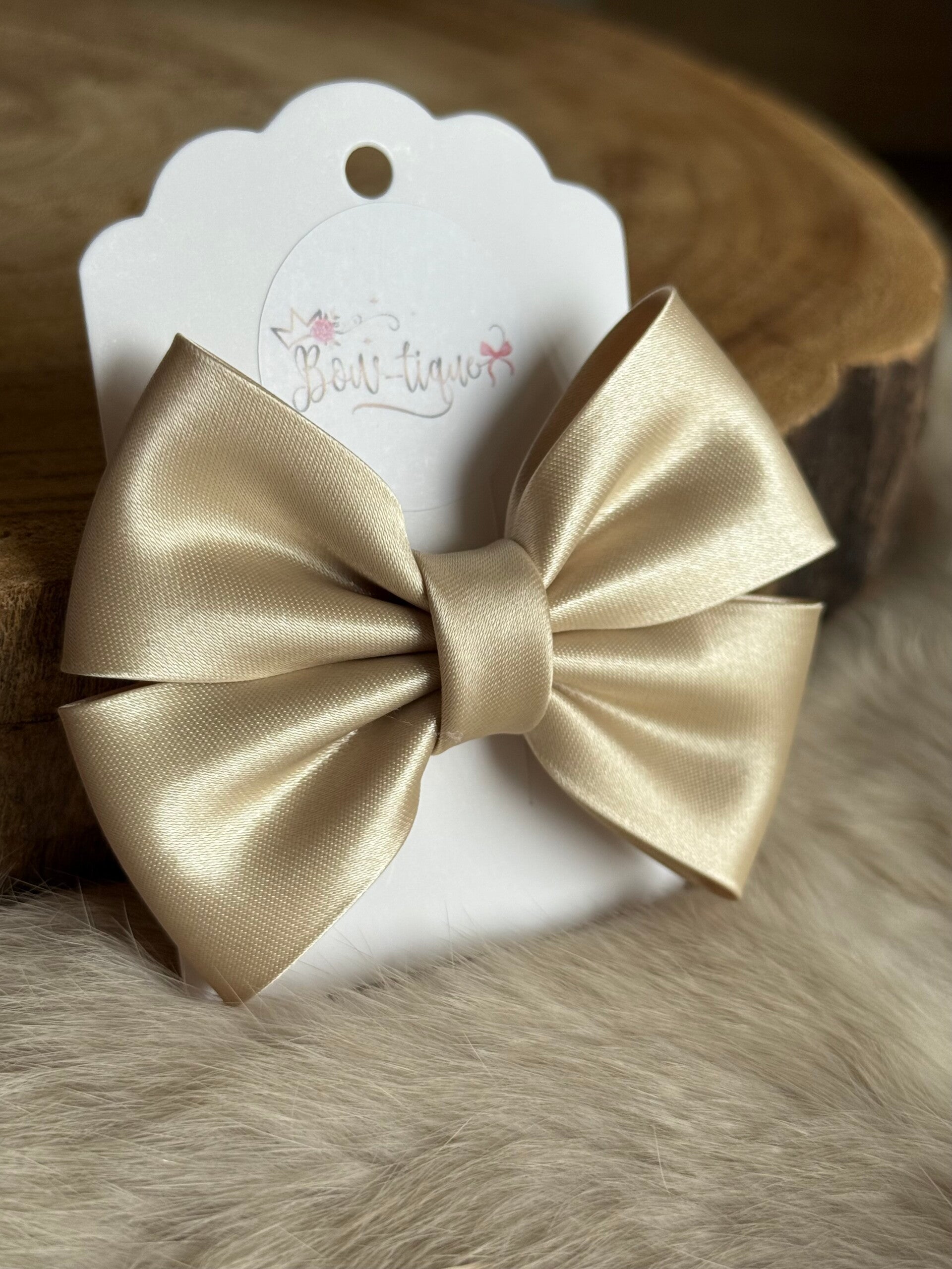 Satijnen Strik Soft Gold