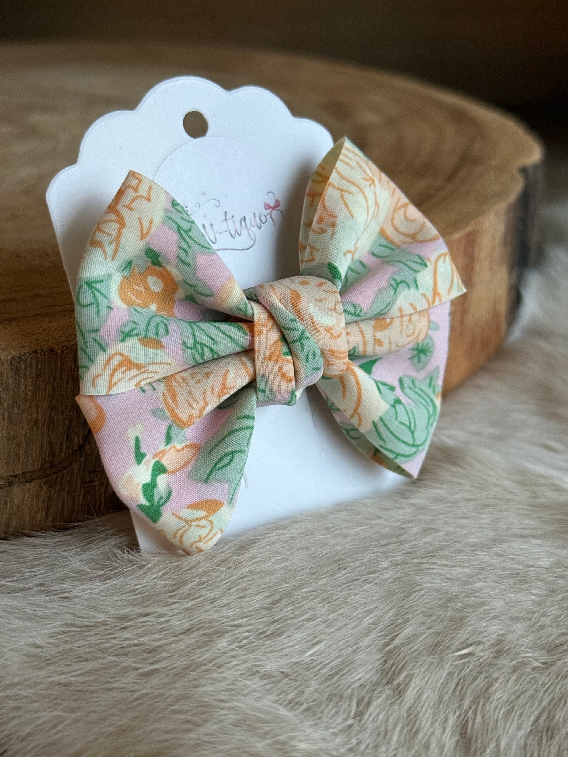 Gebloemde strik Camille Geel