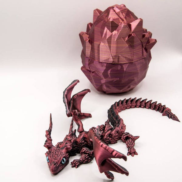 Red Silk Dragon met reuzen ei