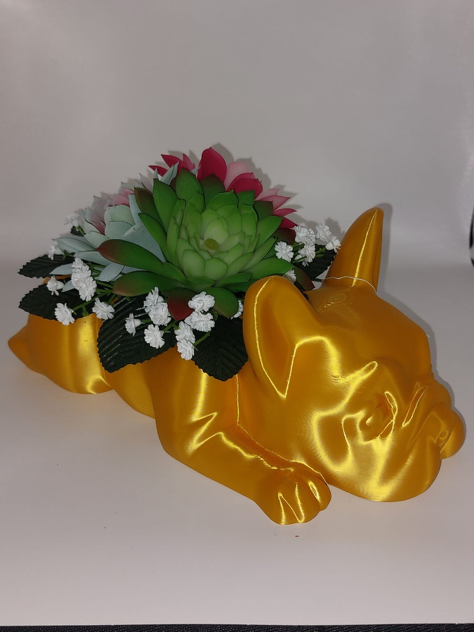 3D Gouden Decoratie Franse Bulldog Pantenpot inclusief Kunstbloemen