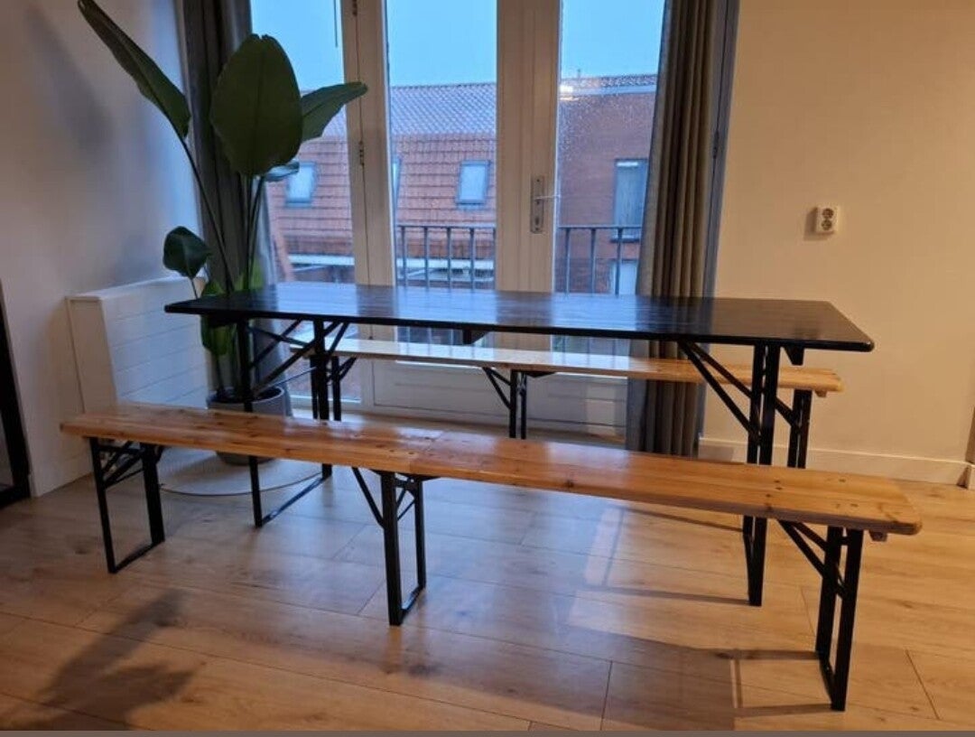 Biertafel met bankjes