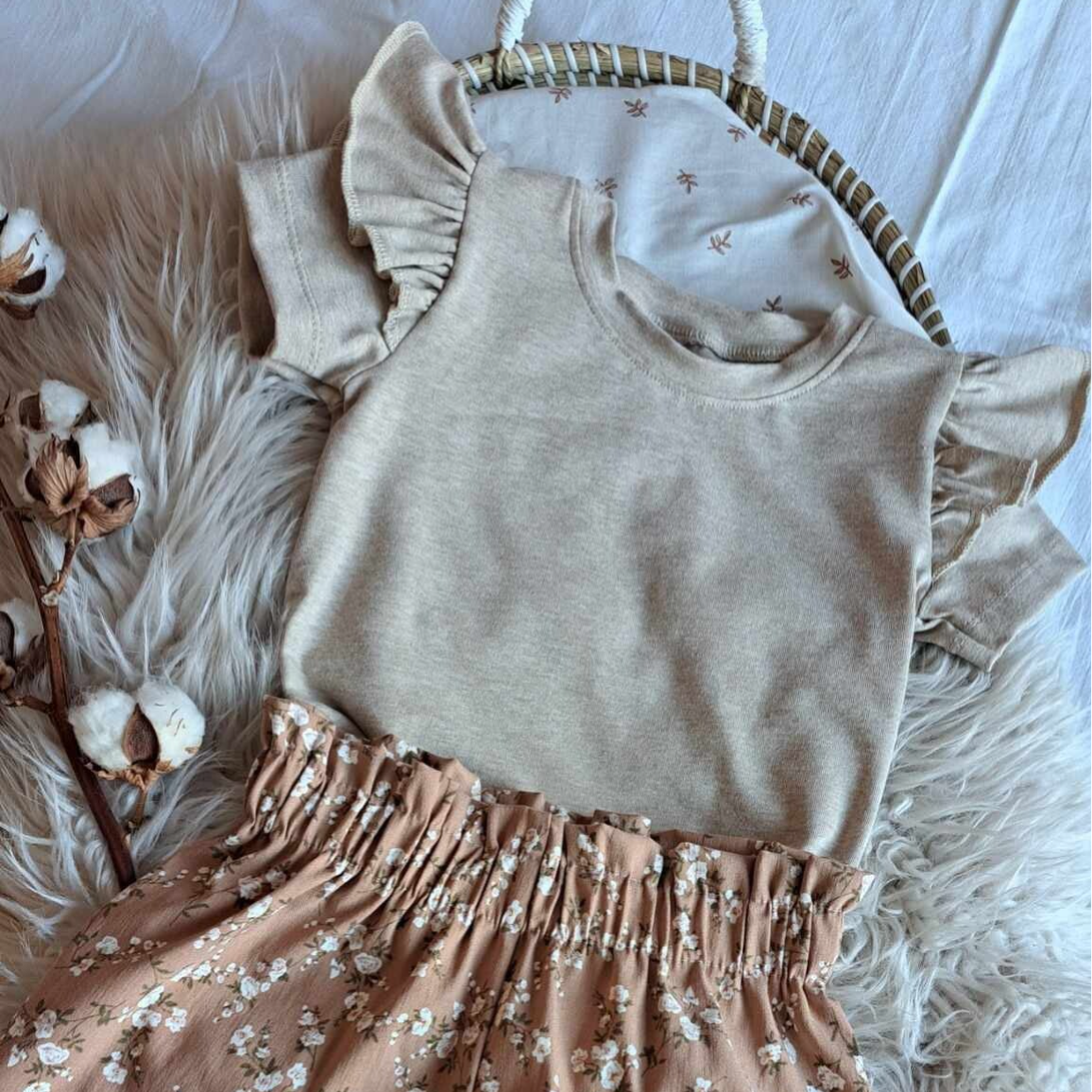 T shirt zandkleurig met ruffle