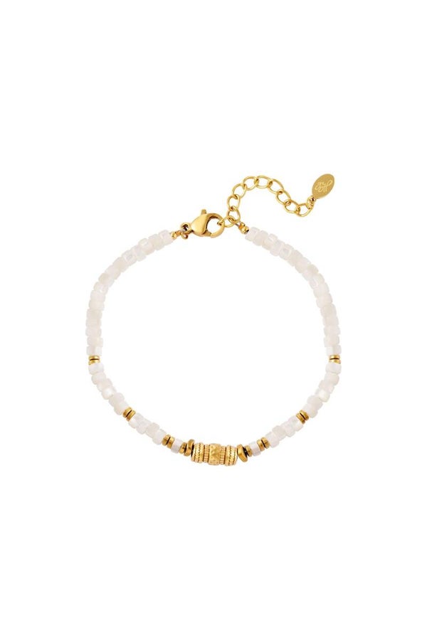 Armband met witte kralen