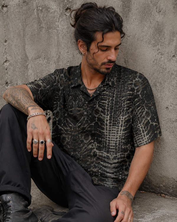 TRΔNSMISSIØN_014 BVTTON UP T SHIRT