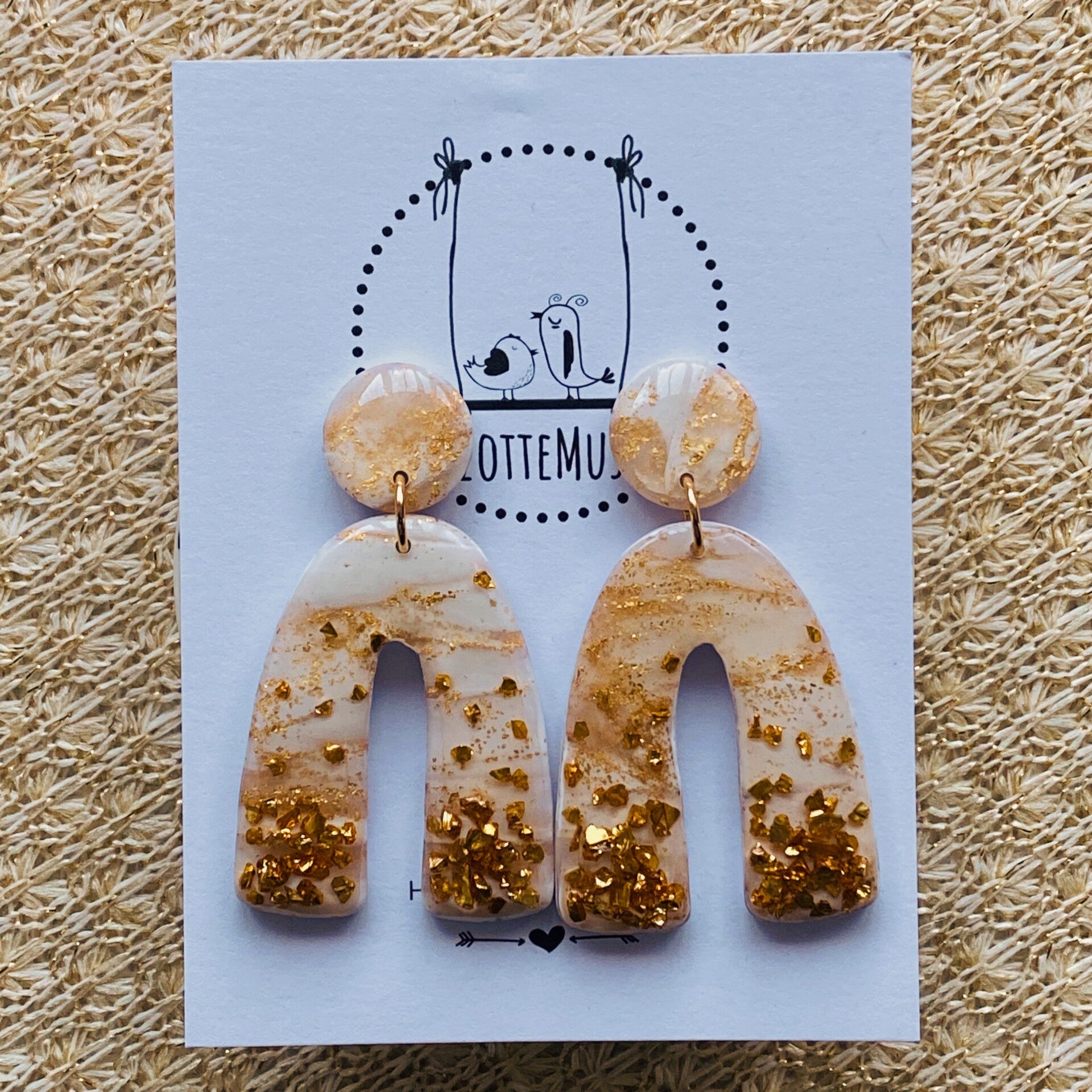 Crush Reversed U White Gold