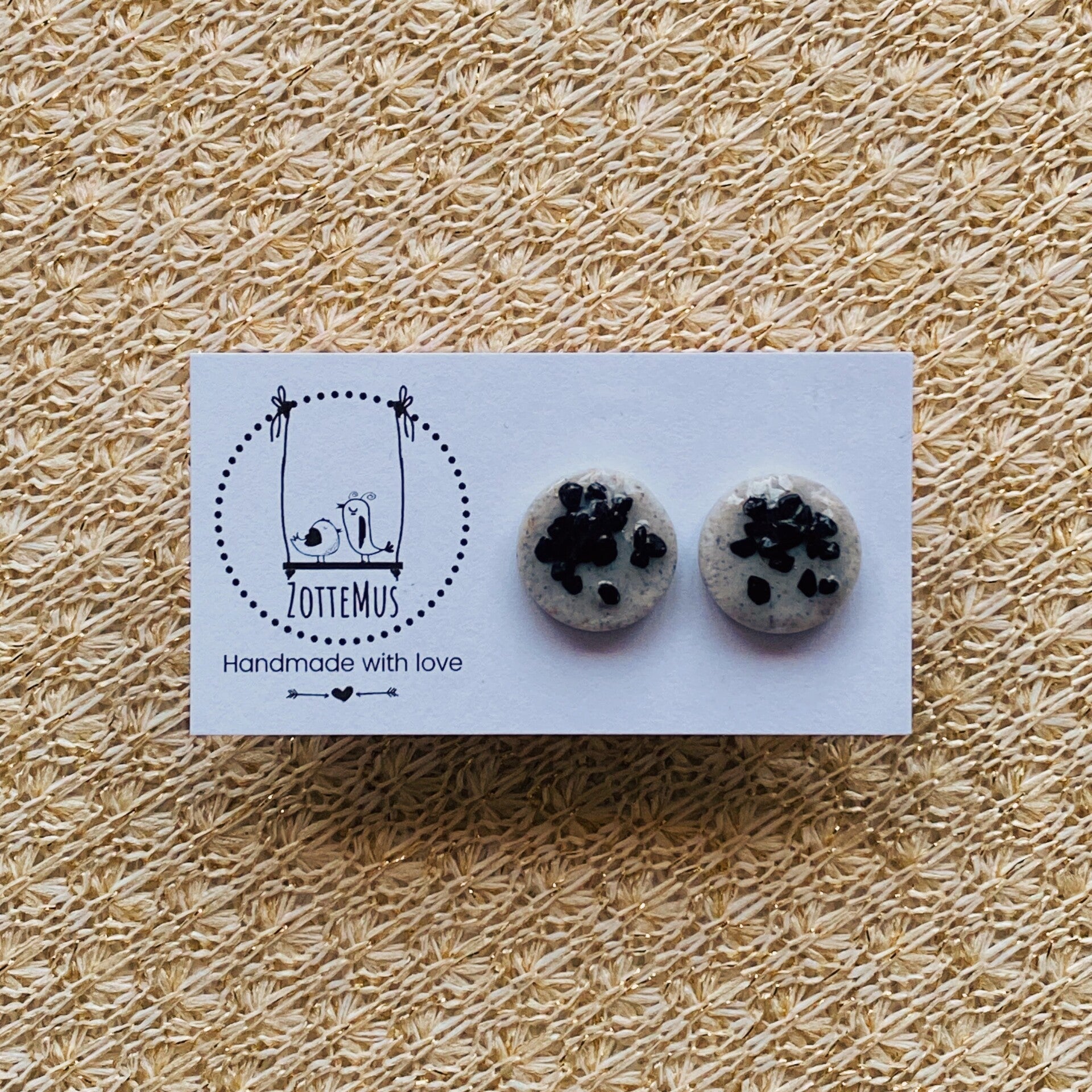 Crush Stud Grey Black