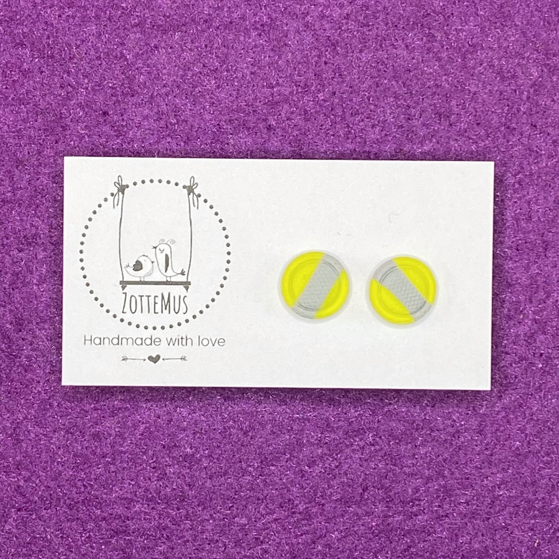 Pump Up The Jam Stud Round Imprint Yellow Grey