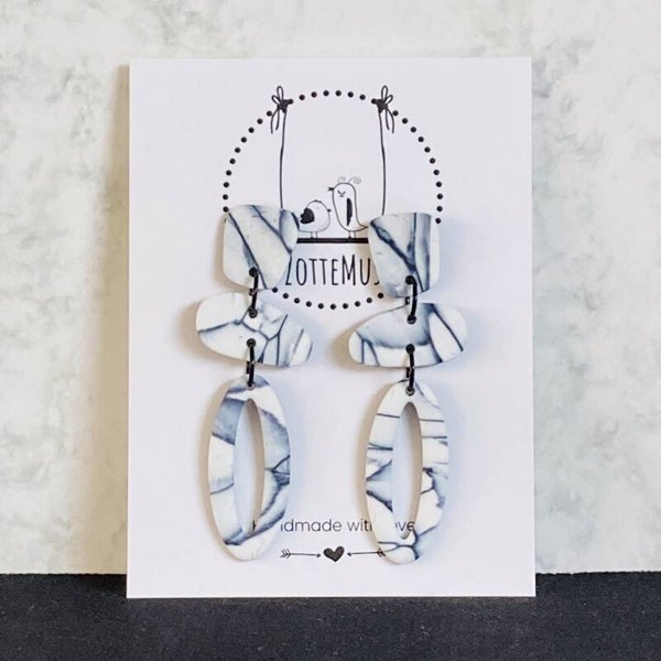 Pieces Hanging O White