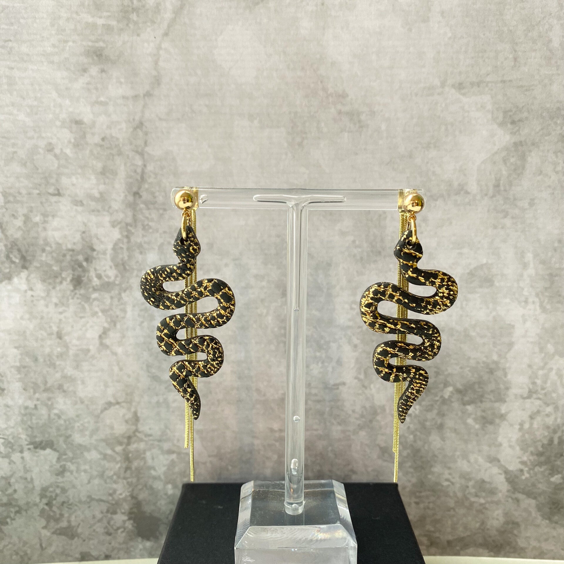 Rebel Hanging Snake Glitter Tassel