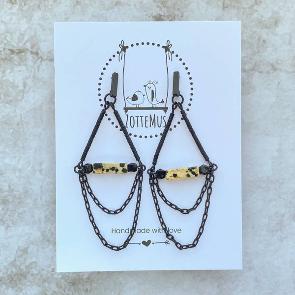 Rebel Hanging Triangle Gem And Chains