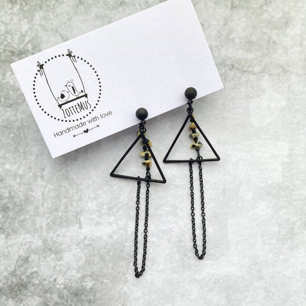 Rebel Hanging Triangle Black
