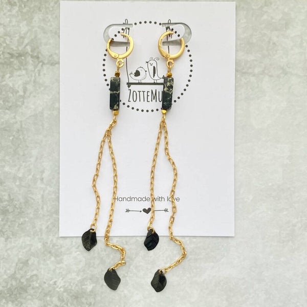 Rebel Gem And Chain Black Leaf