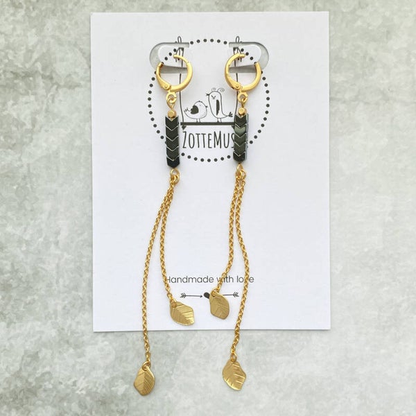 Rebel Gem And Chain Grey Arrow