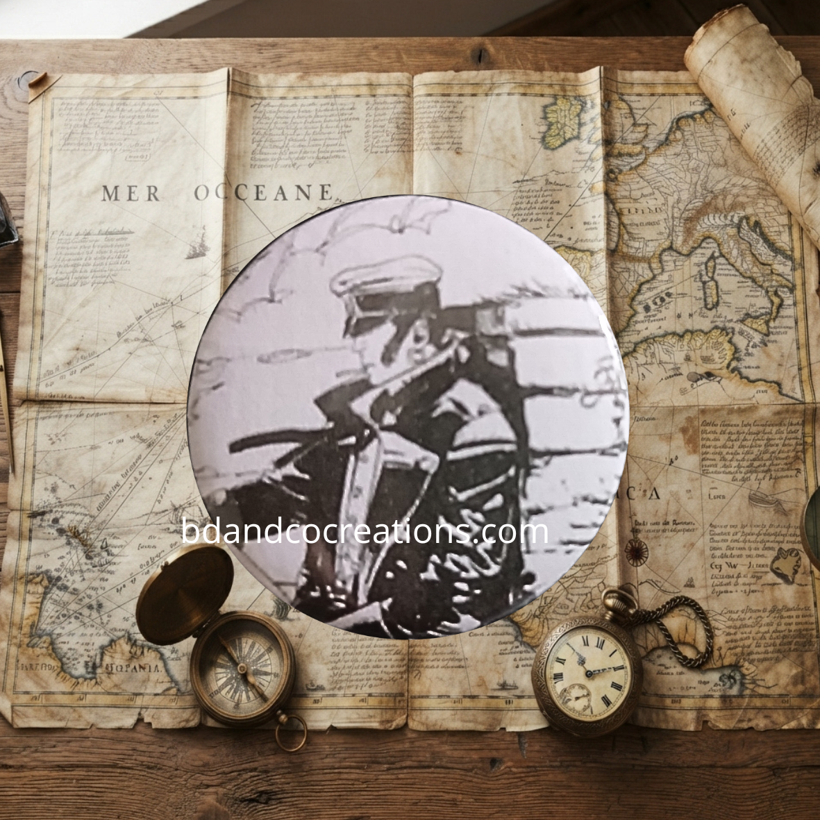 Badges Corto Maltese faits main 🌟 Goodies & Merch Bande Dessinée (32 mm)