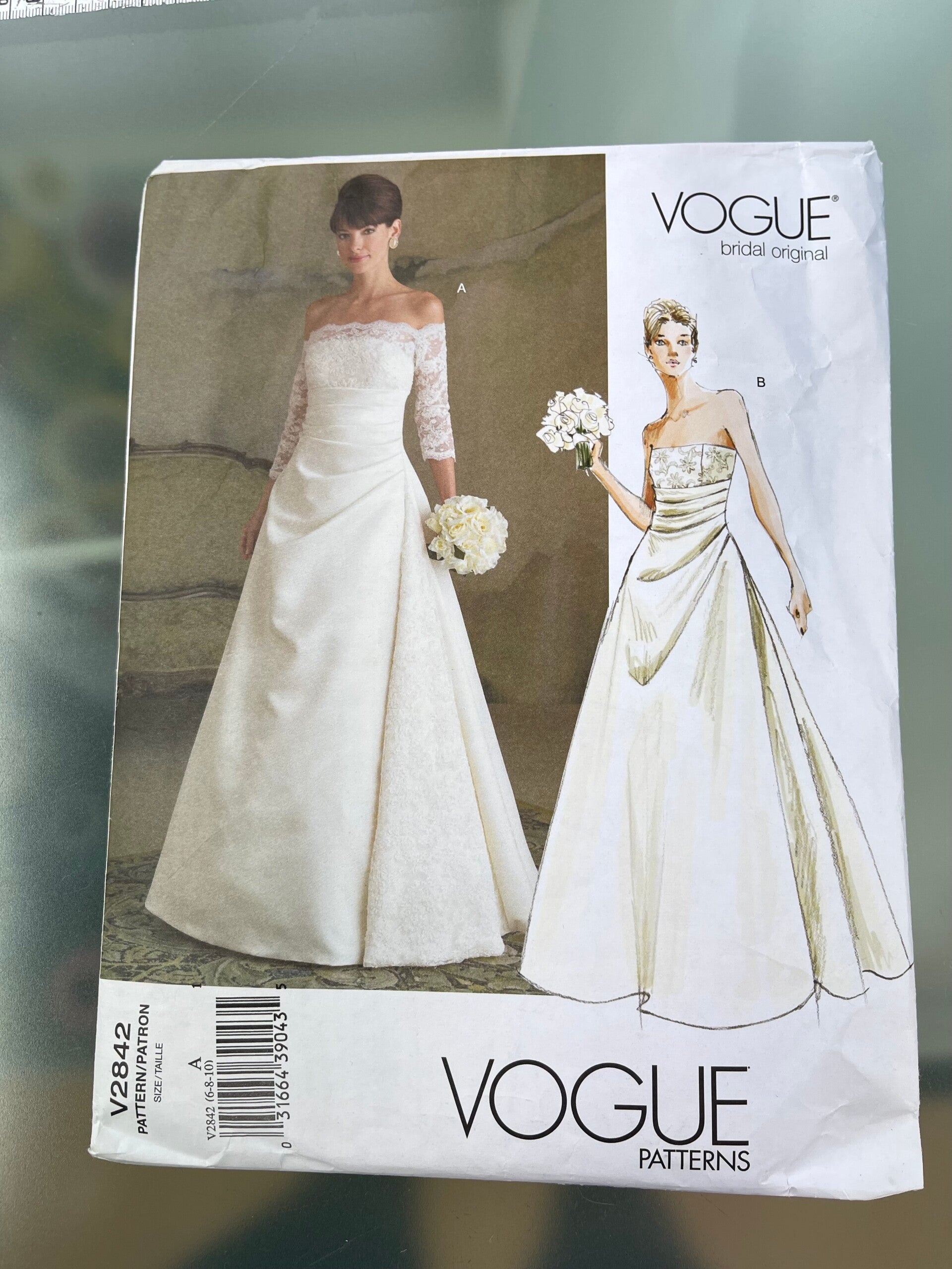 Vogue V2842 (6-8-10) 32-34-36