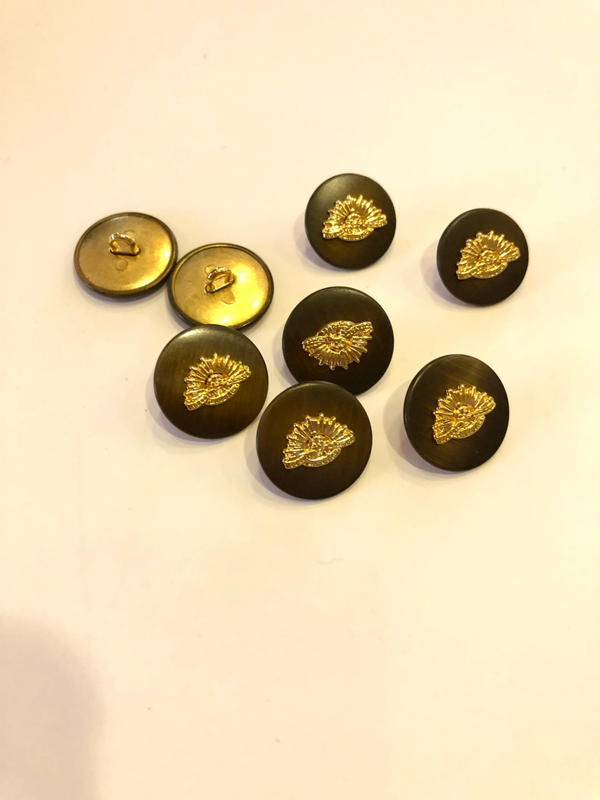 Elegante knopen met gouden versiering  10stuks