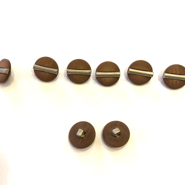 Mooi bruin knoop met "oud zilver" streep