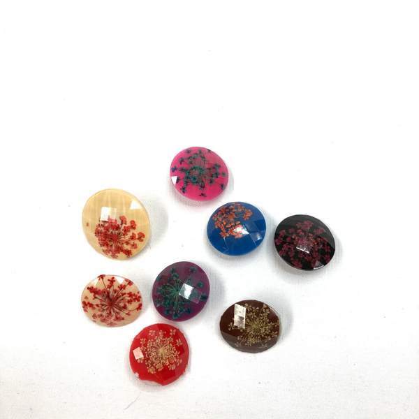 Knopen in hars gegoten bloemen,