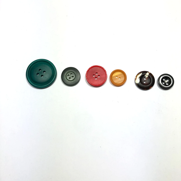 Mooie plastic knopen voor blouses, jasjes