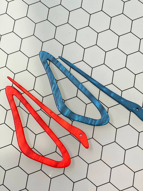 Sluiting voor breiwerk, vestsluiting rood en blauw