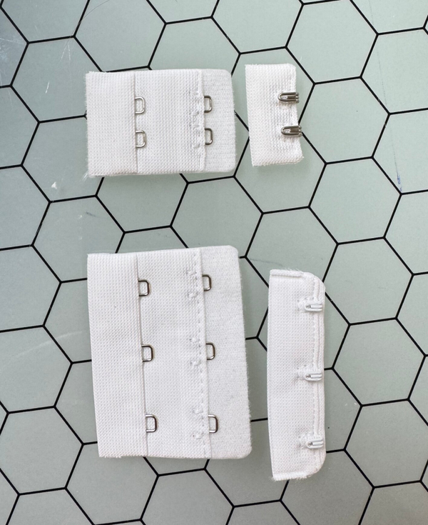 BH-sluitingen wit– 2 haaks en 3 haaks – 10 stuks per zakje