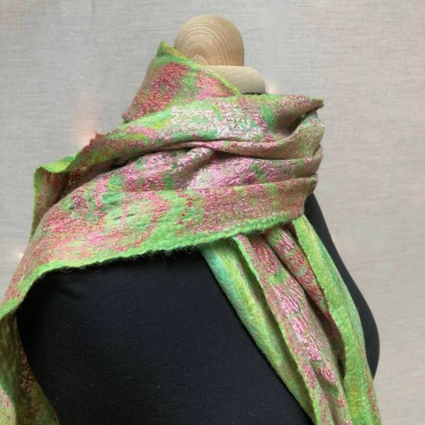 Handgevilte limegroen/pink sjaal