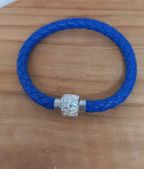 Blauw, met magneetsluiting