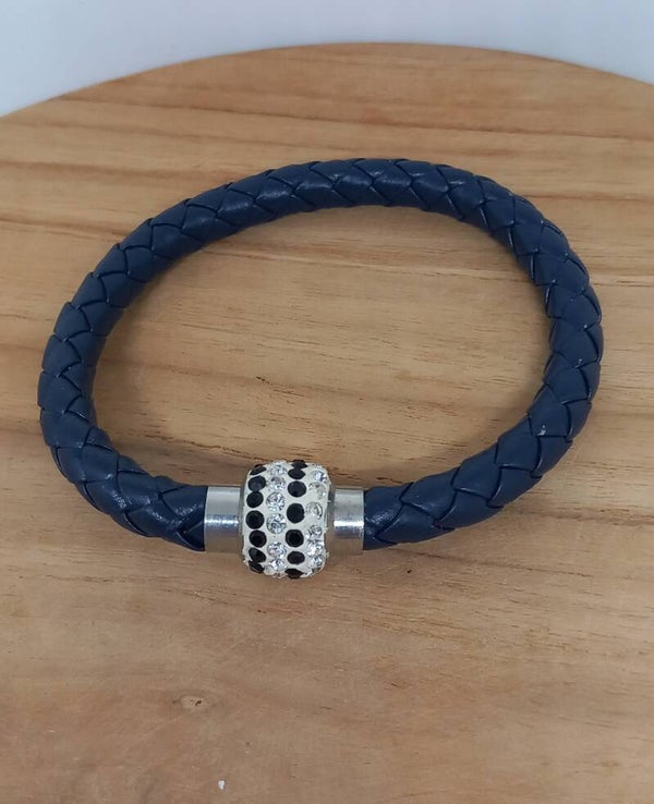 Blauw, met magneetsluiting