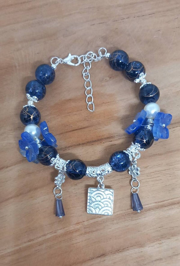 Blauw, bedel, bloemen