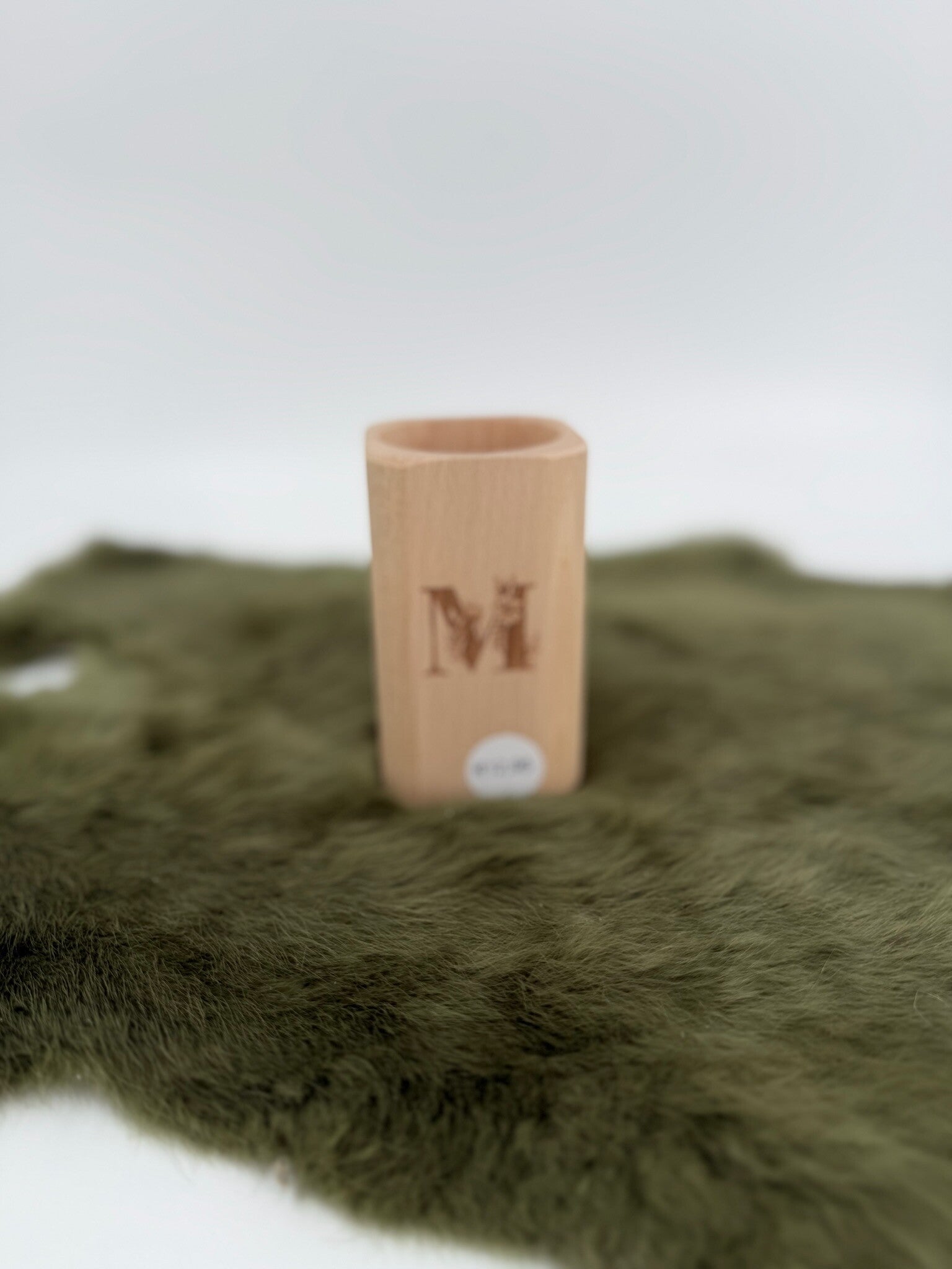 Pennenhouder met de letter M