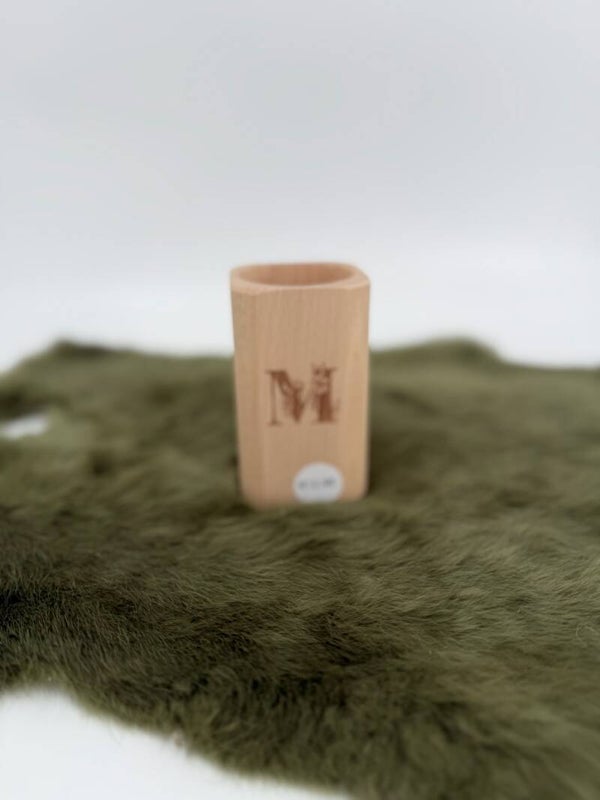 Pennenhouder met de letter M