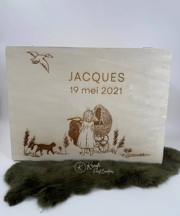 Houten kist groot gegraveerd