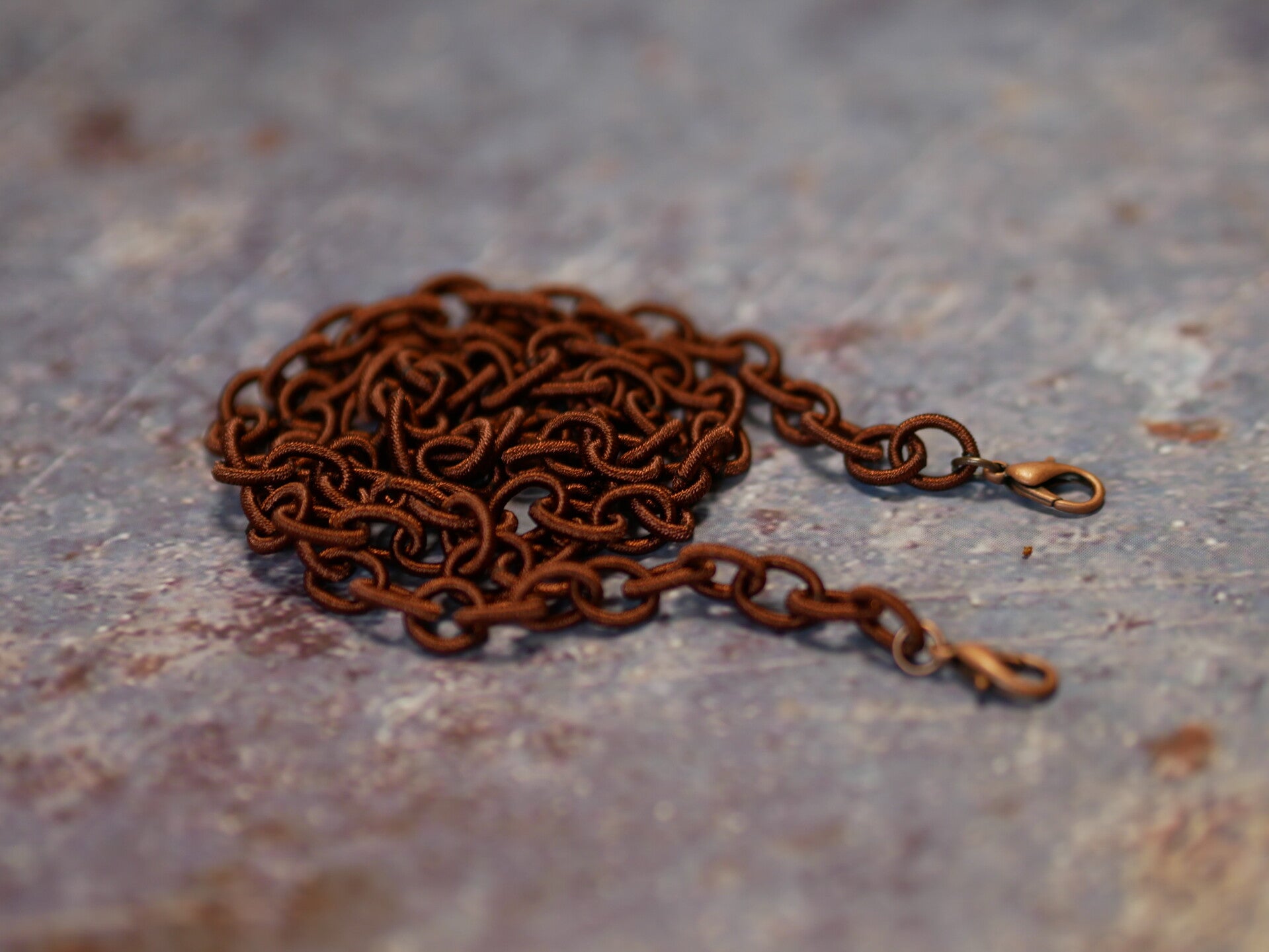 Afgewerkt mondmasker ketting Polyester Bruin 80cm