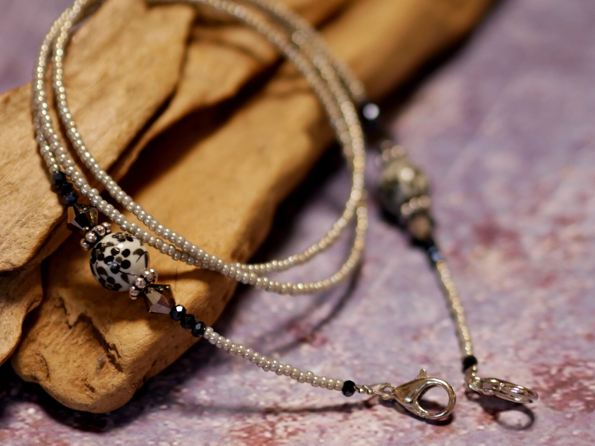 DIY Mondmasker ketting pakketjes met grijs Keramiek kralen en Swarovski