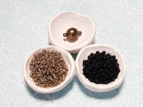11. Pakket ketting Chenille Stitch Zwart Goud tr