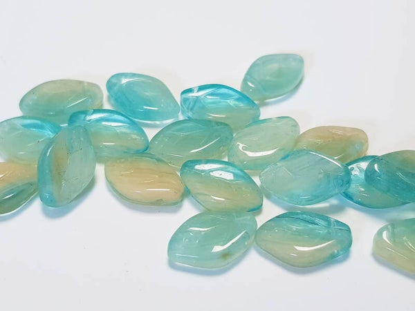Glaskralen blaadjes Lt Blue marmer