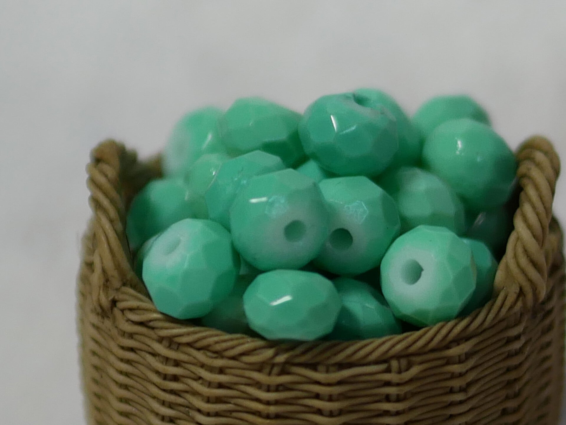 25. Donut Facet  6x4mm vintage DK Emerald/50st