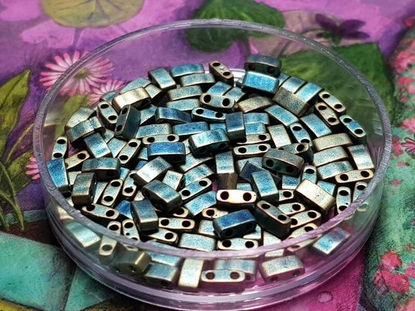 Half Tila Beads Mat green Iris / 5gr