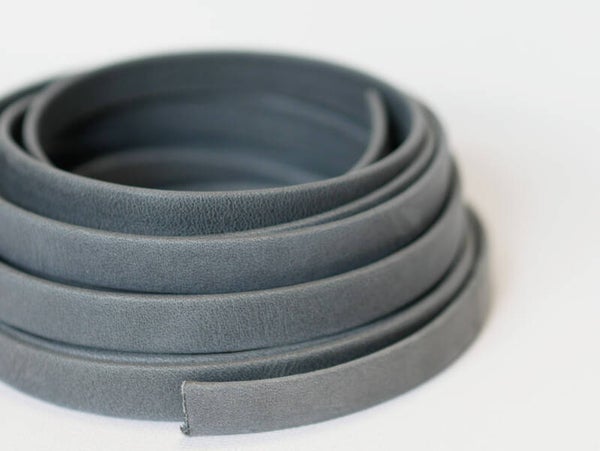 Leder band plat 10x2mm grijs blauw per 20cm