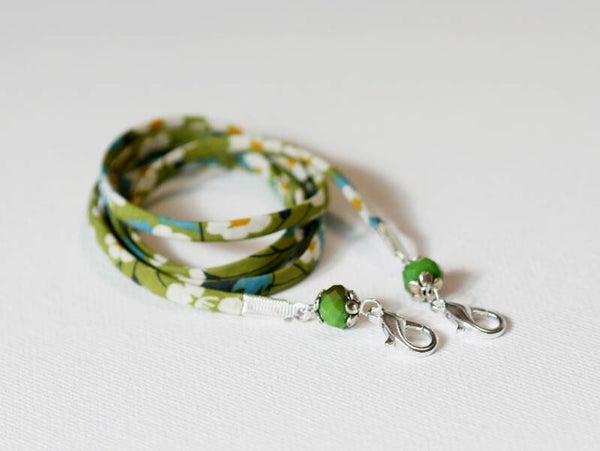 Afgewerkt mondmasker ketting met Liberty lintjes Groen