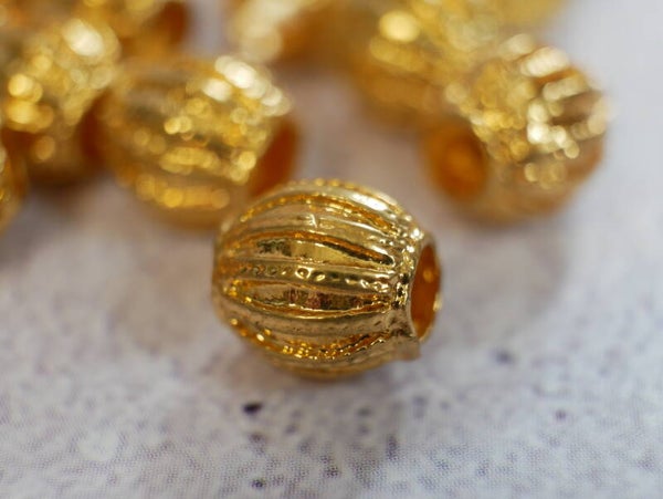 Goudkleurige kralen lijnjes ovaal 8x6 mm/1 st