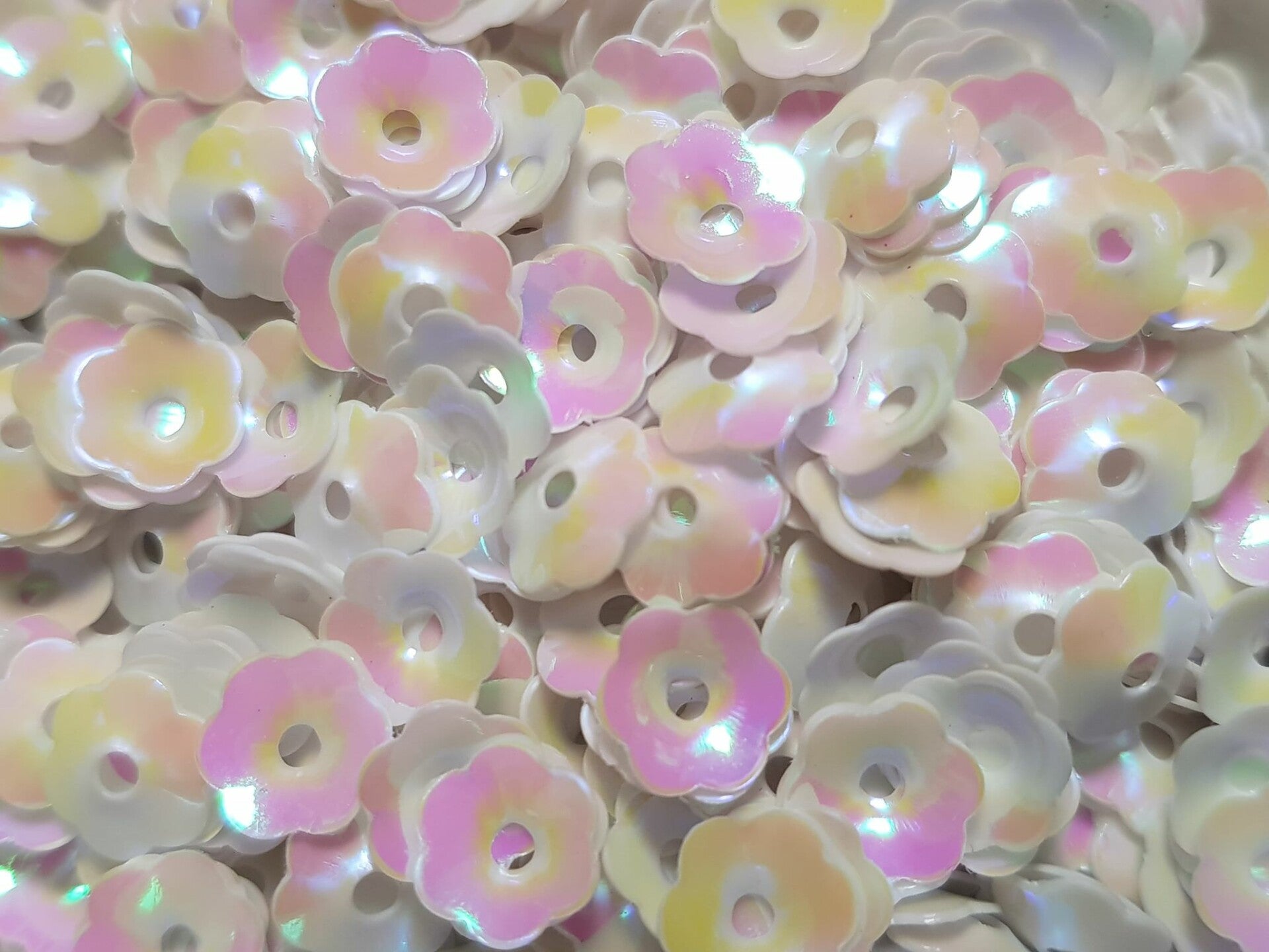 Pailletten bloemen 7mm 3gr Wit AB