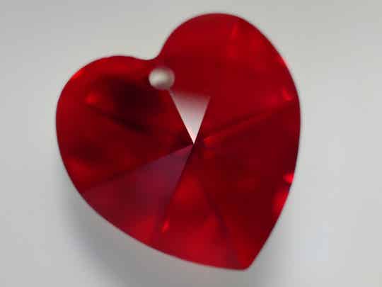 05. Swarovski Heart Siam 14mm