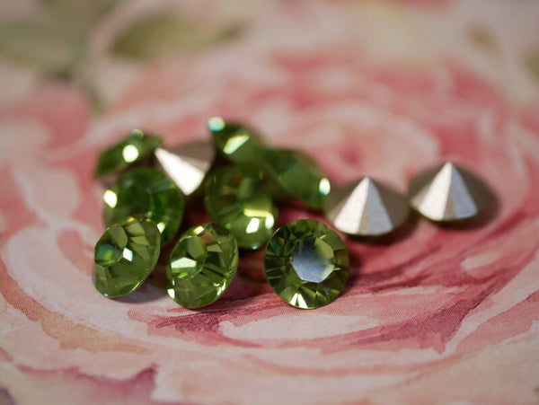 Swarovski Rhinestone 8mm / Peridot