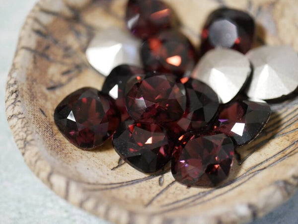 4470 Swarovski Square 12mm / Burgundy