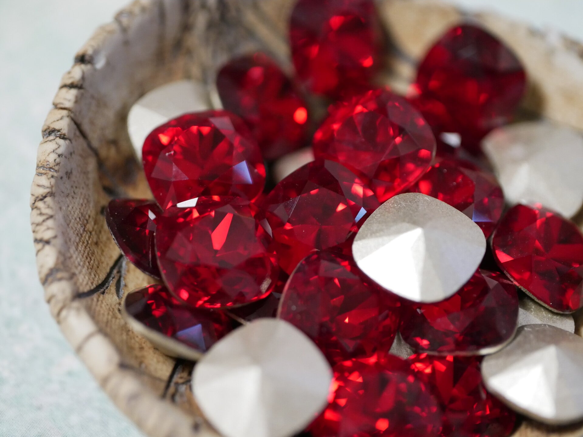 4470 Swarovski Square 12mm / Lt Siam