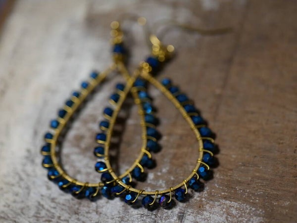 Wire Earrings with 4mm donut facet beads./ Met blue